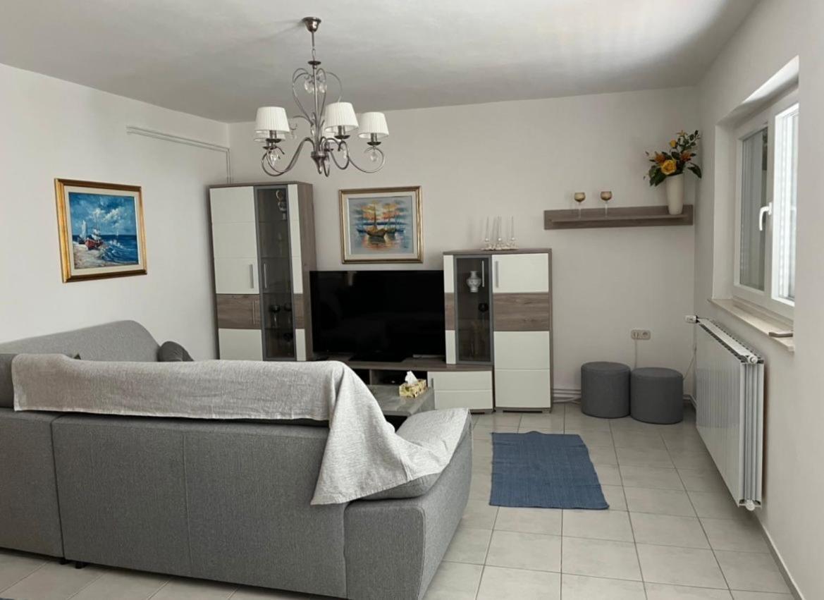 Apartments Lili Сень Екстер'єр фото
