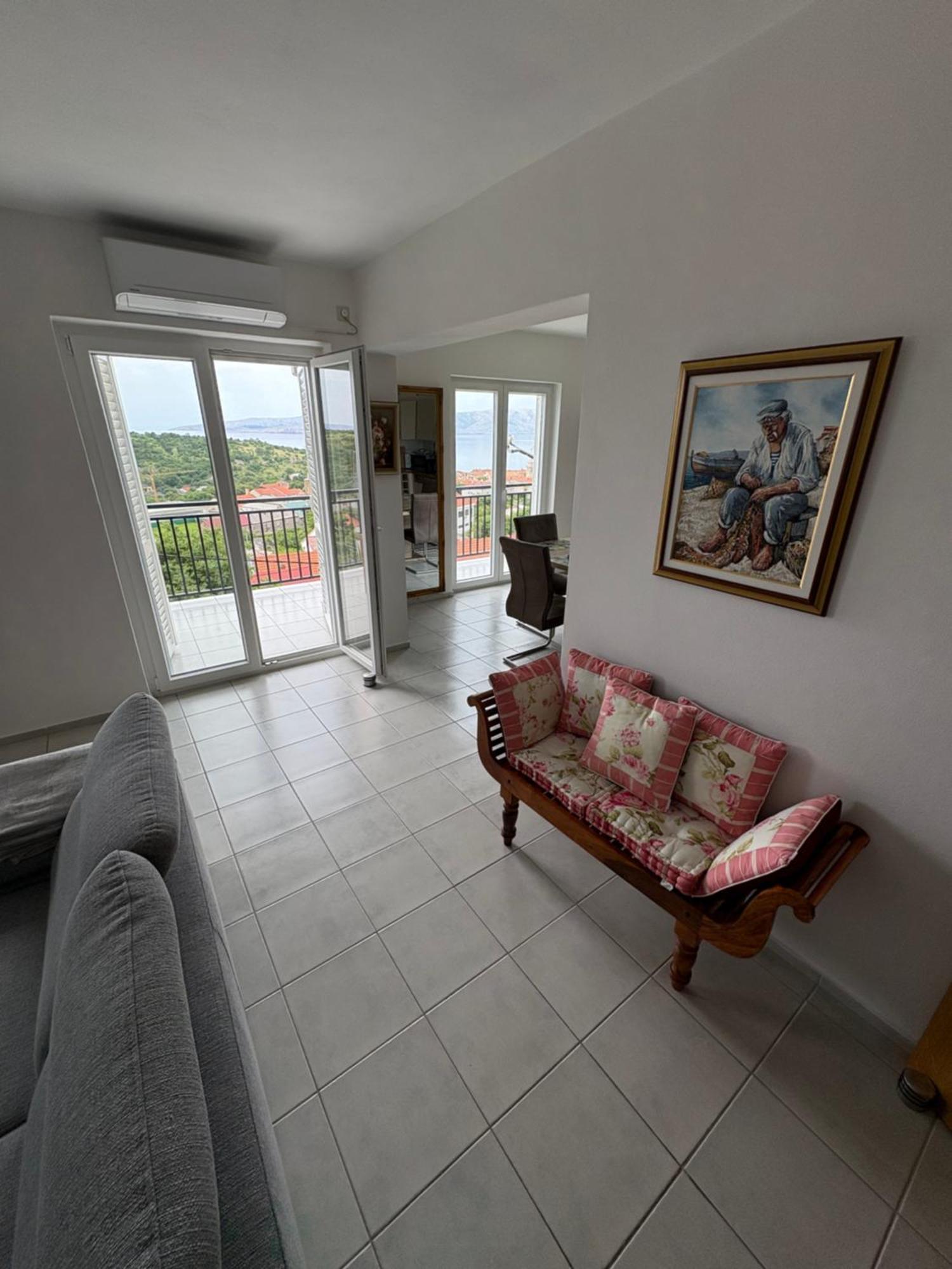 Apartments Lili Сень Екстер'єр фото