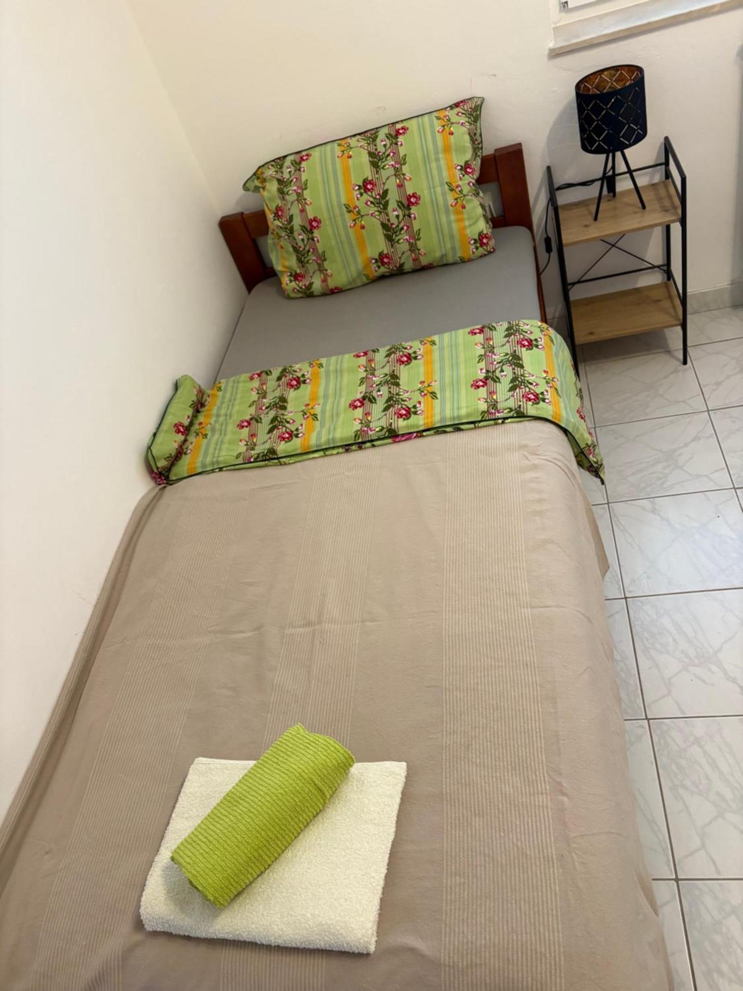 Apartments Lili Сень Екстер'єр фото