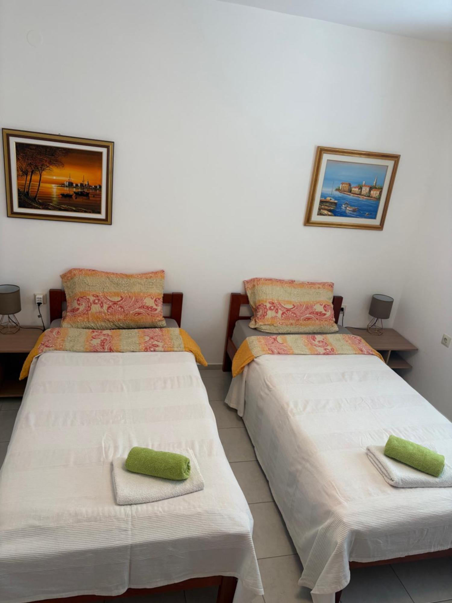 Apartments Lili Сень Екстер'єр фото