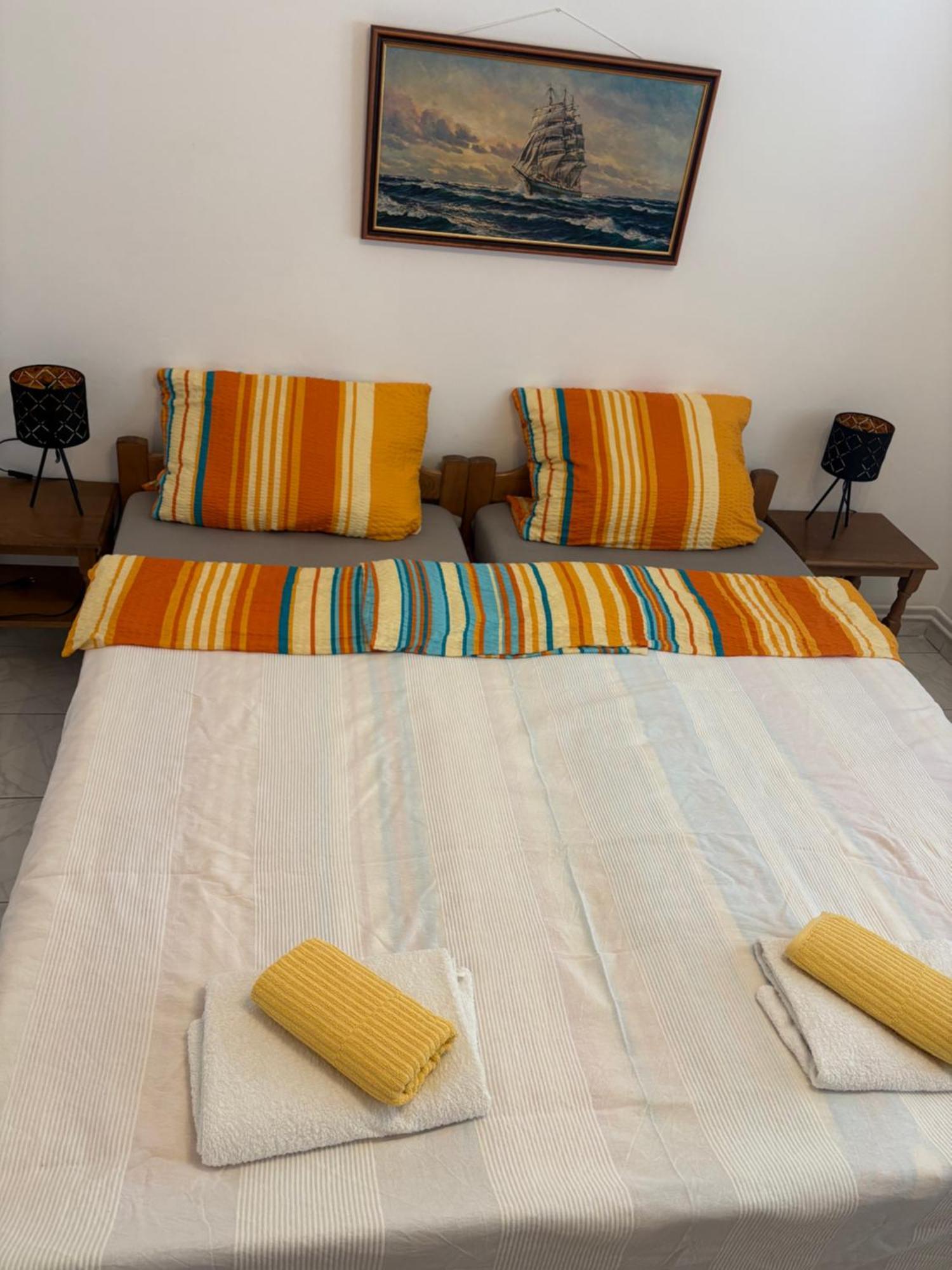 Apartments Lili Сень Екстер'єр фото